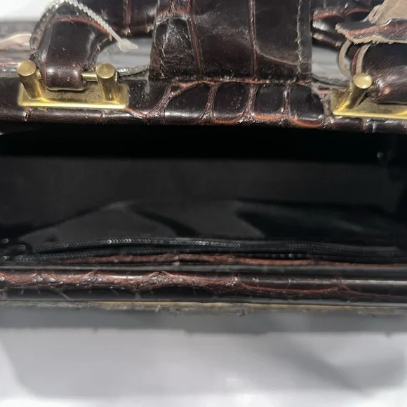 Flying Horse Doctor Elegant Crocodile Pattern Handbag - Picture 11 of 13